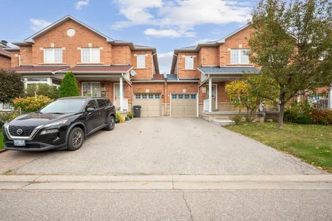 4909 James Austin Dr, Mississauga, ON L4Z 4H5