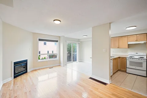 4909 James Austin Dr, Mississauga, ON L4Z 4H5