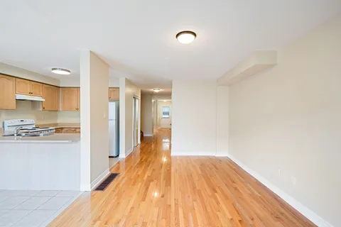 4909 James Austin Dr, Mississauga, ON L4Z 4H5
