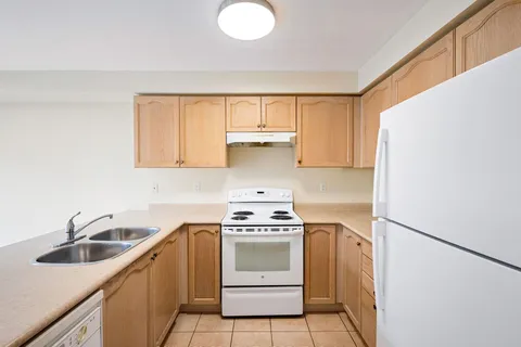 4909 James Austin Dr, Mississauga, ON L4Z 4H5