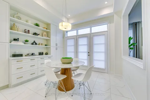 83 Ballmer Tr, Oakville, ON L6H 0V6