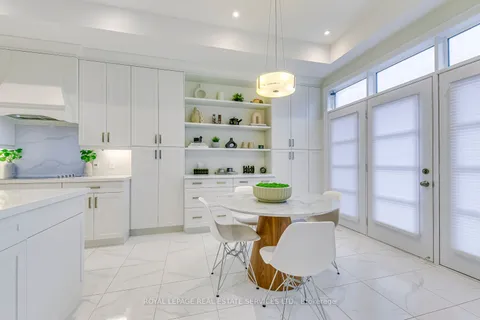 83 Ballmer Tr, Oakville, ON L6H 0V6