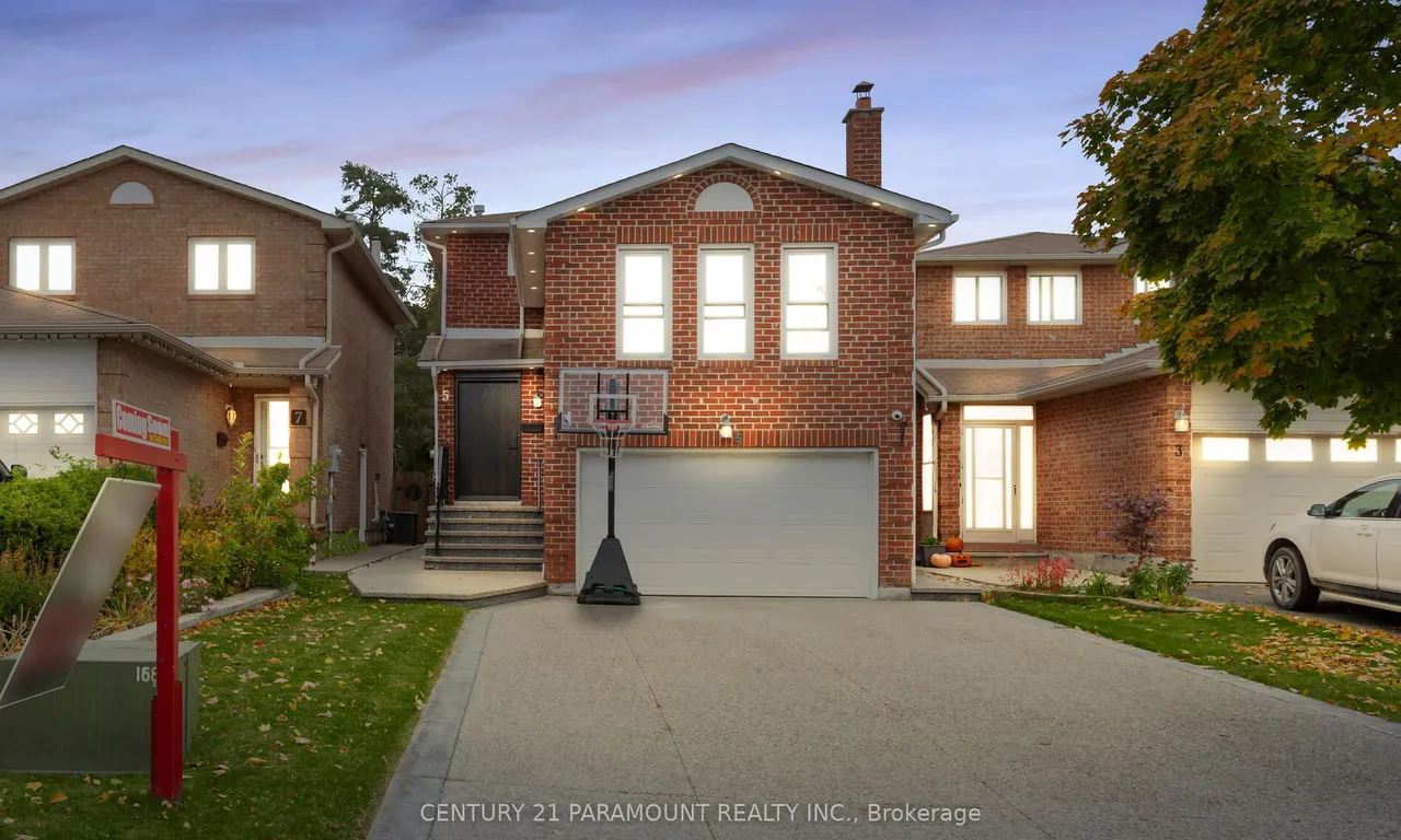 5 Corona Gate, Brampton, ON L6Y 3N4