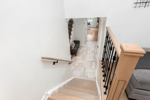 5 Corona Gate, Brampton, ON L6Y 3N4