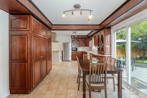2128 Wincanton Cres, Mississauga, ON L5M 3E1
