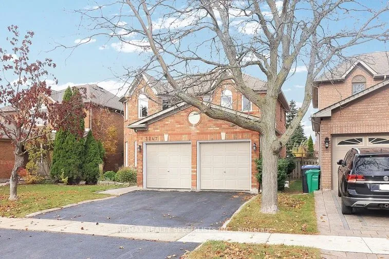 3247 BLOOMFIELD Dr, Mississauga, ON L5N 6X8