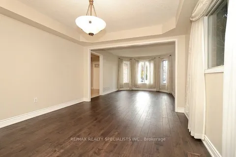 3247 BLOOMFIELD Dr, Mississauga, ON L5N 6X8