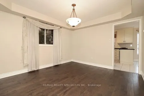 3247 BLOOMFIELD Dr, Mississauga, ON L5N 6X8