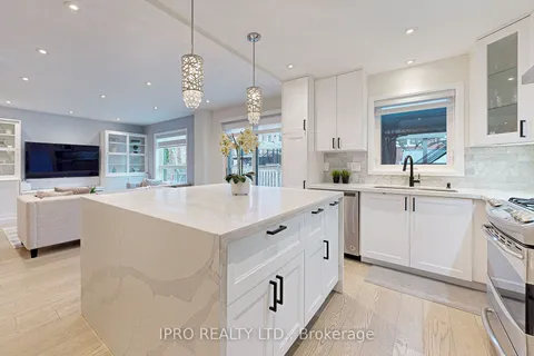 5321 Flatford Rd, Mississauga, ON L5V 1P3