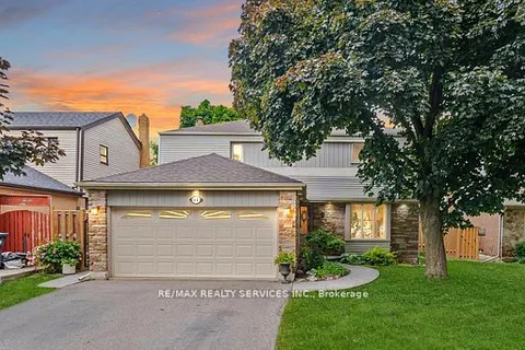 42 Madrid Cres, Brampton, ON L6S 2X4