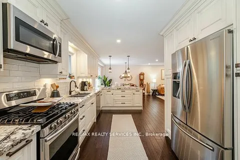 42 Madrid Cres, Brampton, ON L6S 2X4