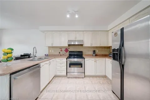 2235 HUMMINGBIRD Way, Oakville, ON L6M 3Z6