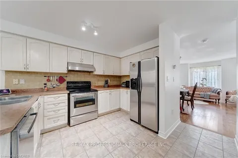 2235 HUMMINGBIRD Way, Oakville, ON L6M 3Z6