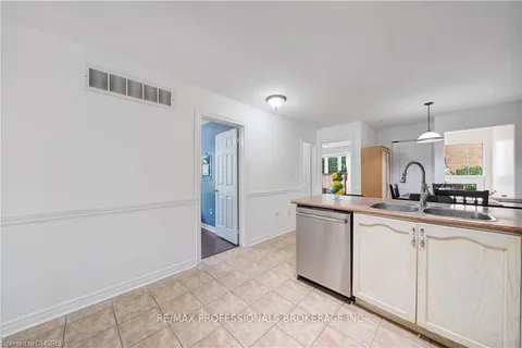 2235 HUMMINGBIRD Way, Oakville, ON L6M 3Z6