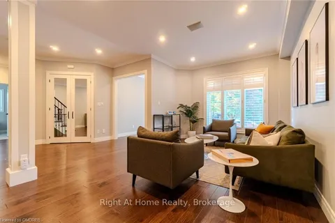 1621 BAYSHIRE Dr, Oakville, ON L6H 6E4