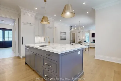 172 BURGUNDY Dr, Oakville, ON L6J 4G1