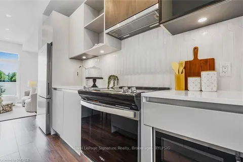 3058 TRAILSIDE Dr, Oakville, ON L6M 4M2