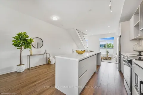 3058 TRAILSIDE Dr, Oakville, ON L6M 4M2