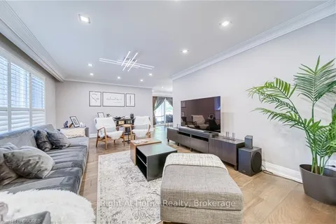 771 DACK Blvd, Mississauga, ON L5H 1E5