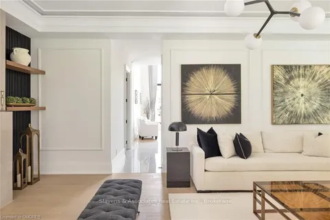 1529 VENETIA Dr, Oakville, ON L6L 1K8