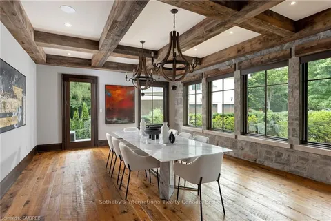 1300 OAK Lane, Mississauga, ON L5H 2X7