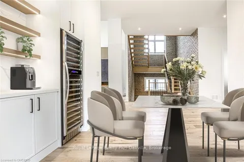 312 NORTH SHORE Blvd, Burlington, ON L7T 1A4