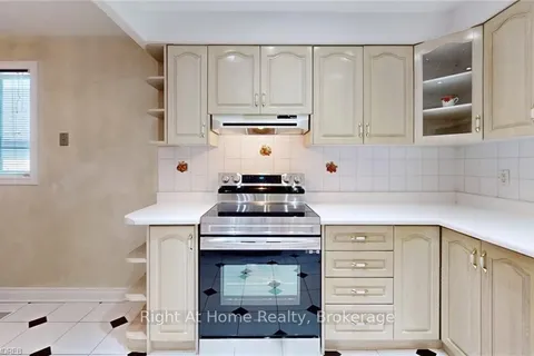 174 STRATHNAIRN Ave, Toronto, ON M6M 2G1