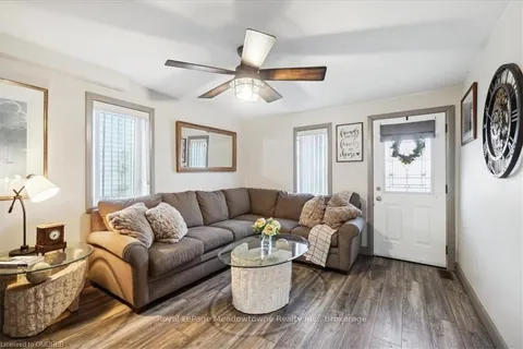 46 MAIN St, Halton Hills, ON L7J 1X4