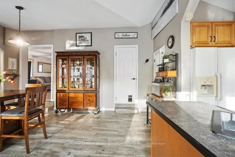 46 MAIN St, Halton Hills, ON L7J 1X4