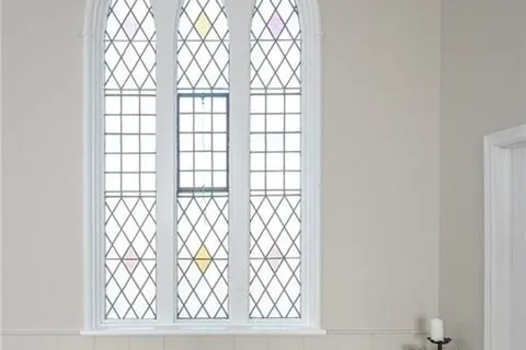 3318 DUNDAS St, Burlington, ON L7R 3X4