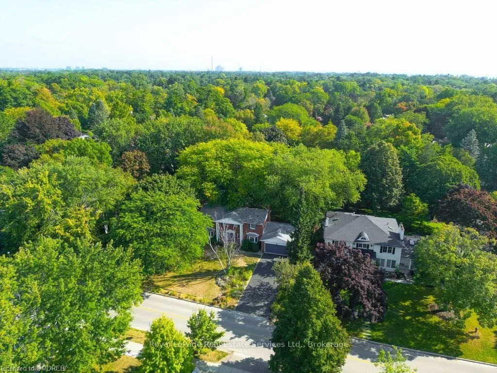 273 CAIRNCROFT Rd, Oakville, ON L6J 4M5