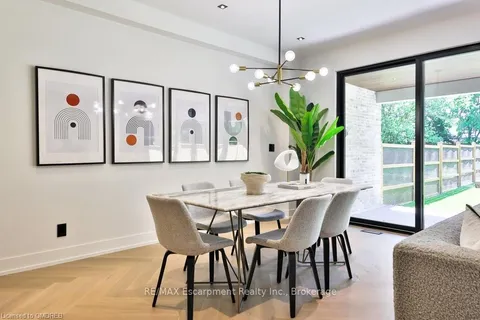 20 BROADVIEW Ave, Mississauga, ON L5H 2S9