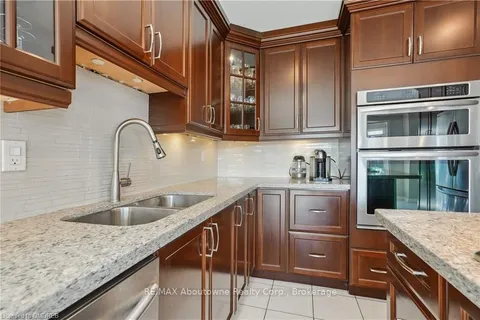 1008 GLENBROOK Ave, Oakville, ON L6H 3Z8