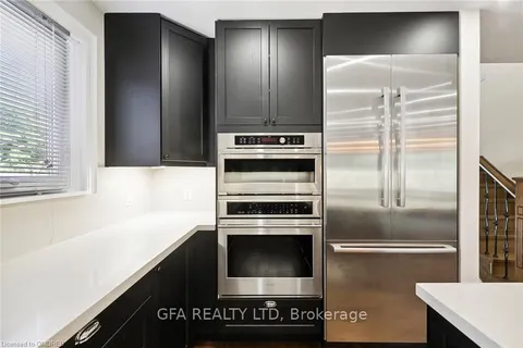 1373 HOLBORNE Pl, Oakville, ON L6H 3E2