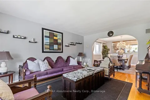 2254 YATES Crt, Oakville, ON L6L 5K6