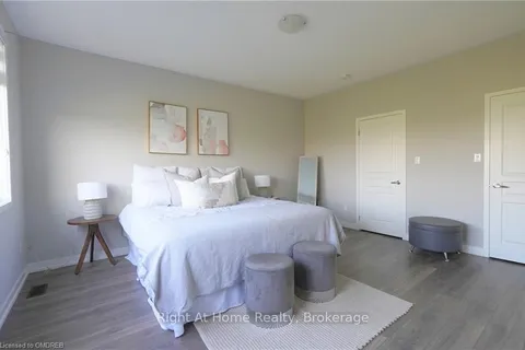 3185 MINTWOOD Circ, Oakville, ON L6H 0P1