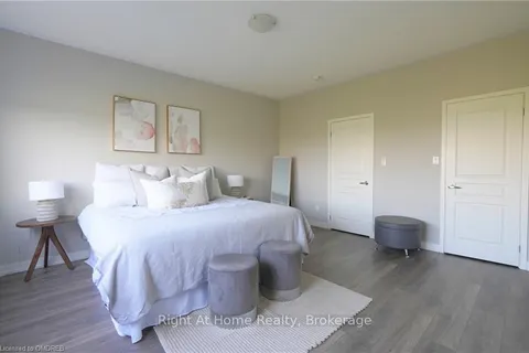 3185 MINTWOOD Circ, Oakville, ON L6H 0P1