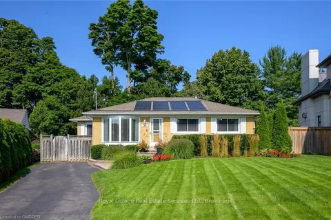 1381 CONSTANCE Dr, Oakville, ON L6J 2T8