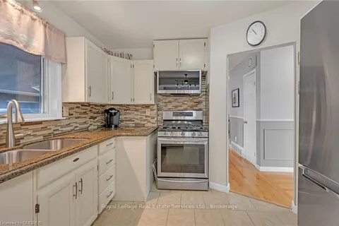 1381 CONSTANCE Dr, Oakville, ON L6J 2T8