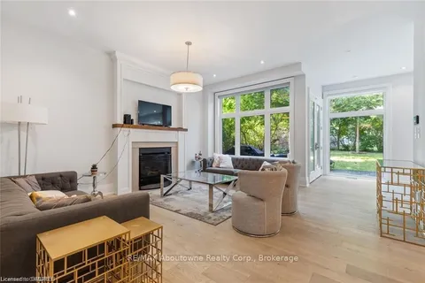 2209 SLOANE Dr, Oakville, ON L6L 2N1