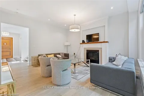 2209 SLOANE Dr, Oakville, ON L6L 2N1