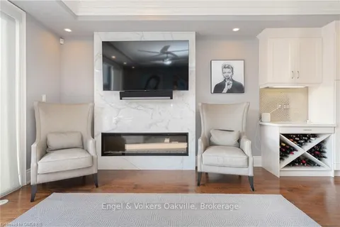 216 REBECCA St, Oakville, ON L6K 1J9