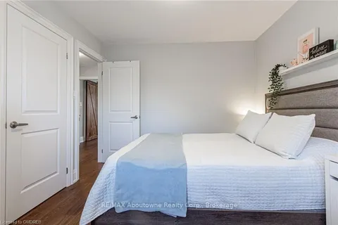 28 BRAMCEDAR Cres, Brampton, ON L7A 1T1