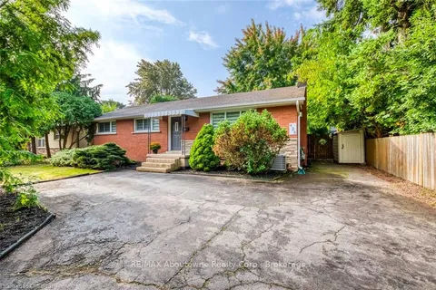 428 HENDERSON Rd, Burlington, ON L7L 2P8