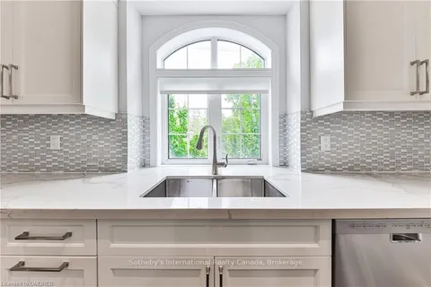 48 REBECCA St, Oakville, ON L6K 1J1