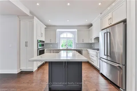 48 REBECCA St, Oakville, ON L6K 1J1