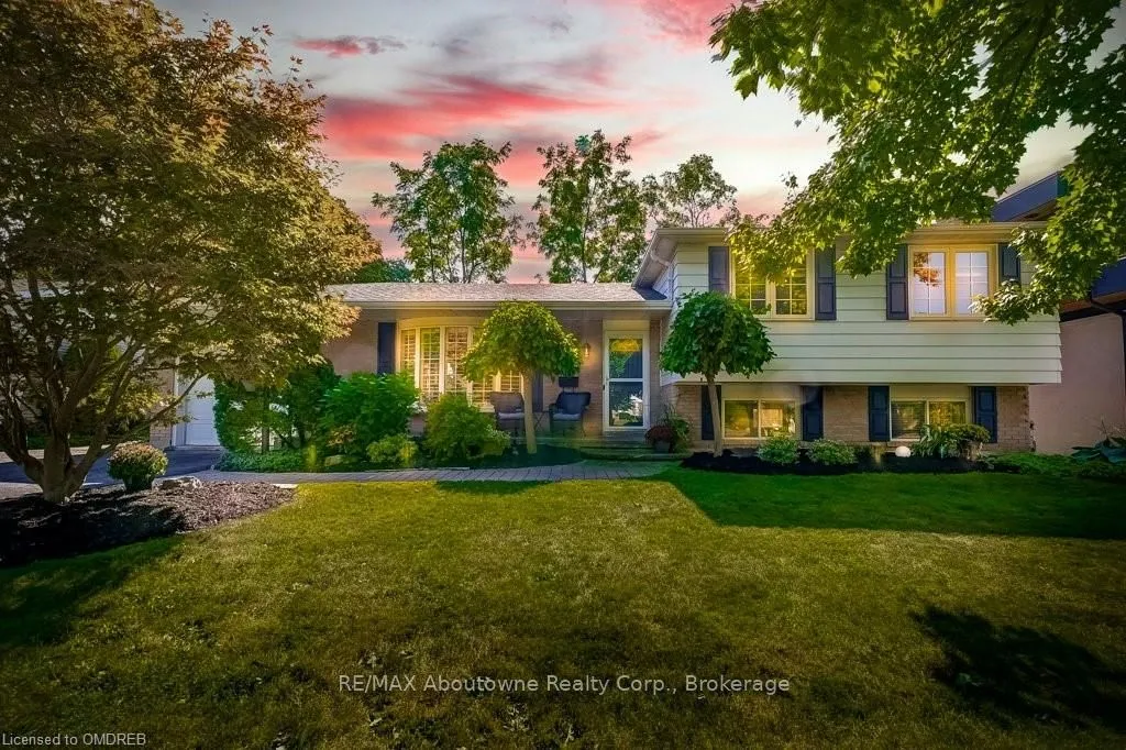 2492 REBECCA St, Oakville, ON L6L 2B2