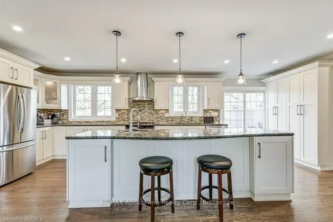 2492 REBECCA St, Oakville, ON L6L 2B2