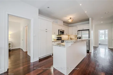 2946 SINGLETON, Burlington, ON L7M 0B4