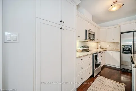 2946 SINGLETON, Burlington, ON L7M 0B4